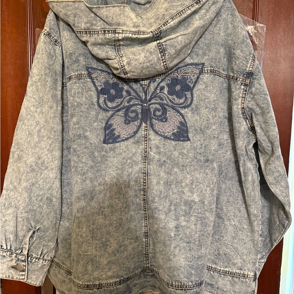 POL Blue Jean Jacket with Butterfly Embroidery - Picture 2 of 2